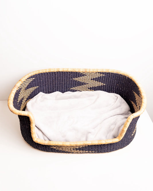 With blanket → interior depth, open-front access